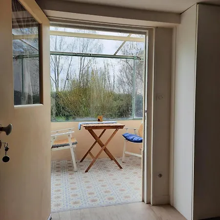 Giverny, Cosy Au Apartment *