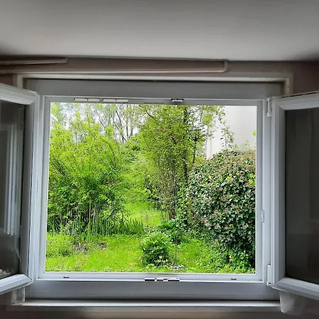 Giverny, Cosy Au Apartman *