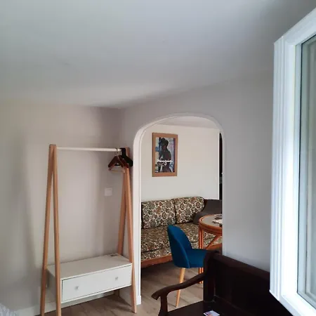 Giverny, Cosy Au Apartment *