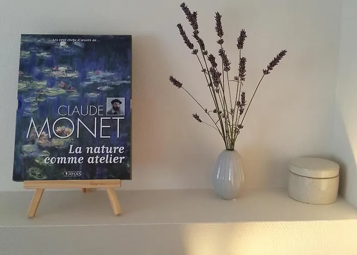 Giverny, Cosy Au Apartment *